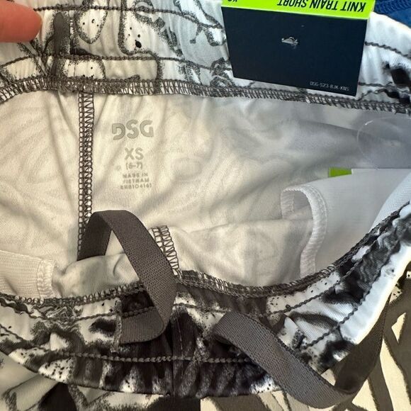 DSG | Boys Graffiti Knit Train &  Blue Cotton Jersey Shorts Lot | XS 6/7 - Picture 8 of 8